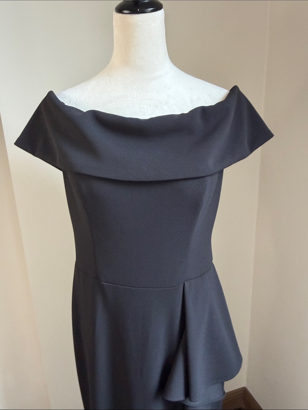 BETSY ADAM Off Shoulder Black Cascading Ruffled Mermaid Gown Size 12 - Picture 3 of 14